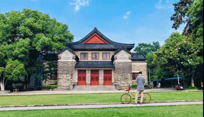 扎實推進南大蘇州校區(qū)高水平建設(shè) 南京大學(xué)黨委書記胡金波一行蒞臨集團公司南大蘇州校區(qū)施工現(xiàn)場調(diào)研